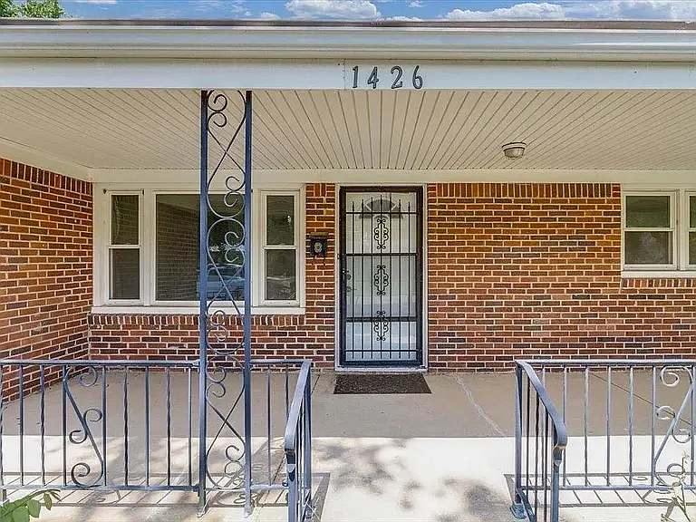 1426 E Salome Ln — Photo 4