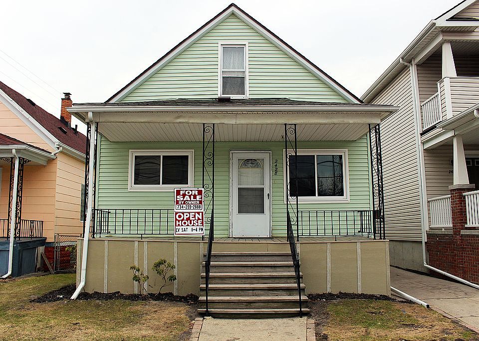 1st image of 2428 Whalen St