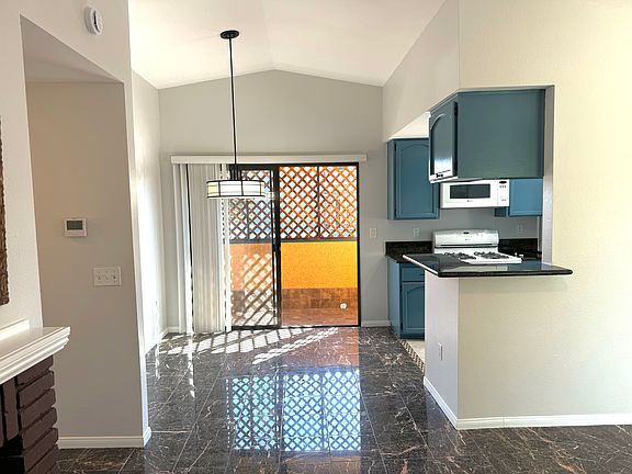 4th image of 4729 34th St Unit 7B