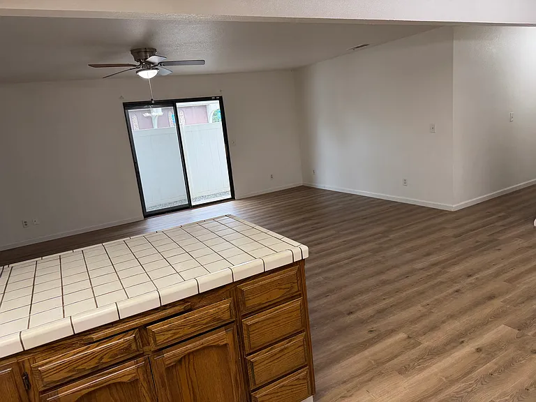 1636 Montclair Dr — Photo 9