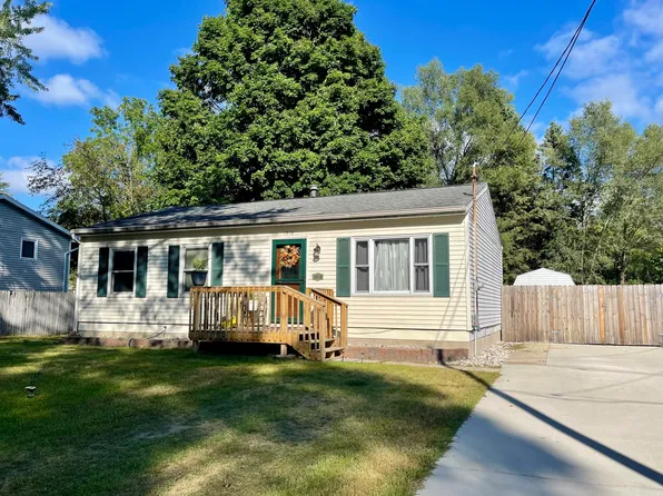 1015 S Livingston St, Whitehall, MI 49461