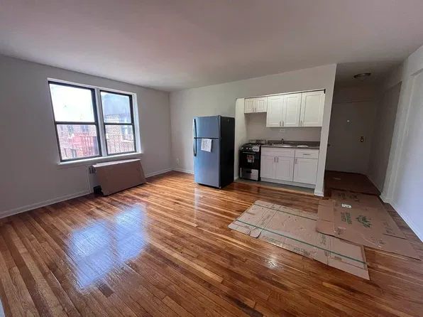 61-88 Dry Harbor Rd, Middle Village, NY