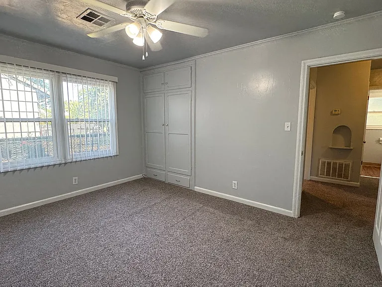 3205 N Commerce St — Photo 17