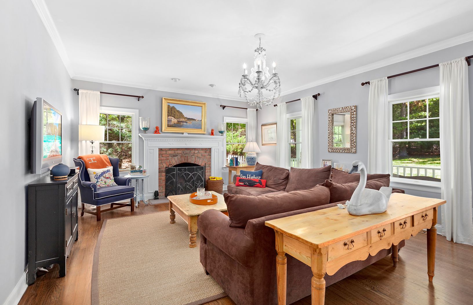  Light-filled Living Room