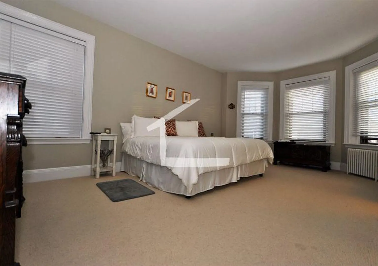 Fantastic Packards Corner Apt (No Undergrads, sorry!) w Laundry in Unit! Exposed Brick, Ht and HW... — Photo 2