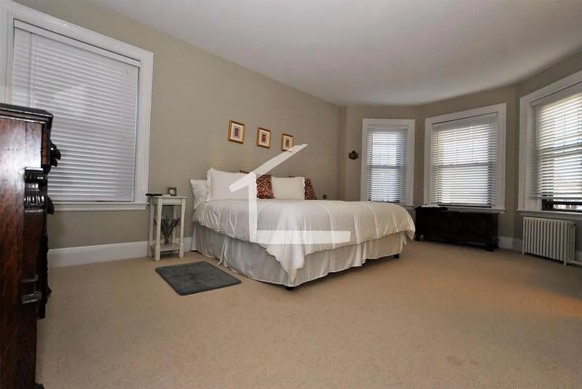 Building Photo - 1157 Commonwealth Ave #4