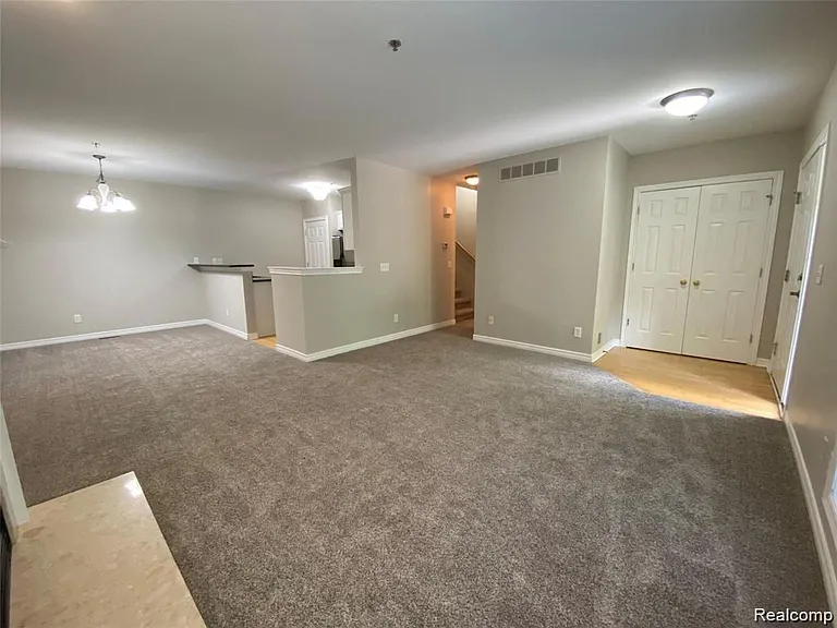 215 S Village Way — Photo 10