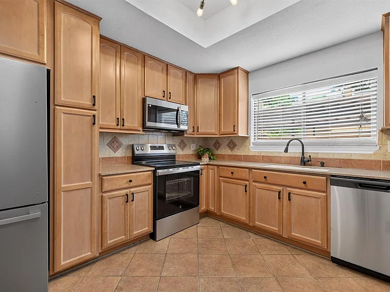 11711 Memorial Dr #621 — Photo 10