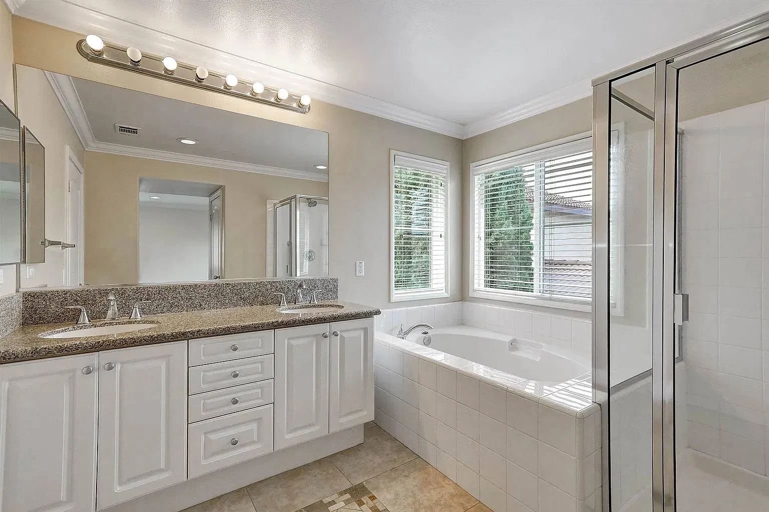 3 bed, $2,830 — Photo 4
