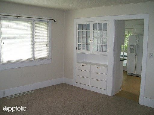 3rd image of 836 Newell St
