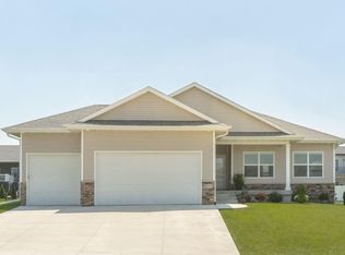 2012 Reese Rd, Cedar Falls, IA 50613