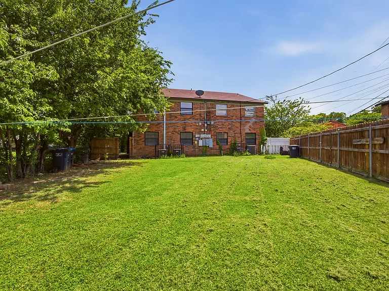 908 Isbell Rd #B — Photo 25
