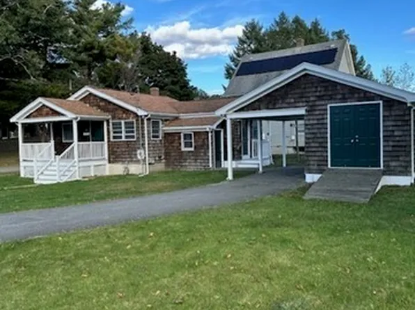 92 Pine St, Swansea, MA 02777