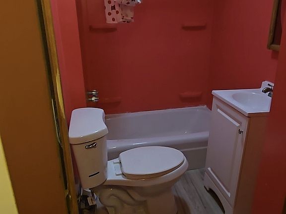 4th image of 24 Ridge Park Ave #2
