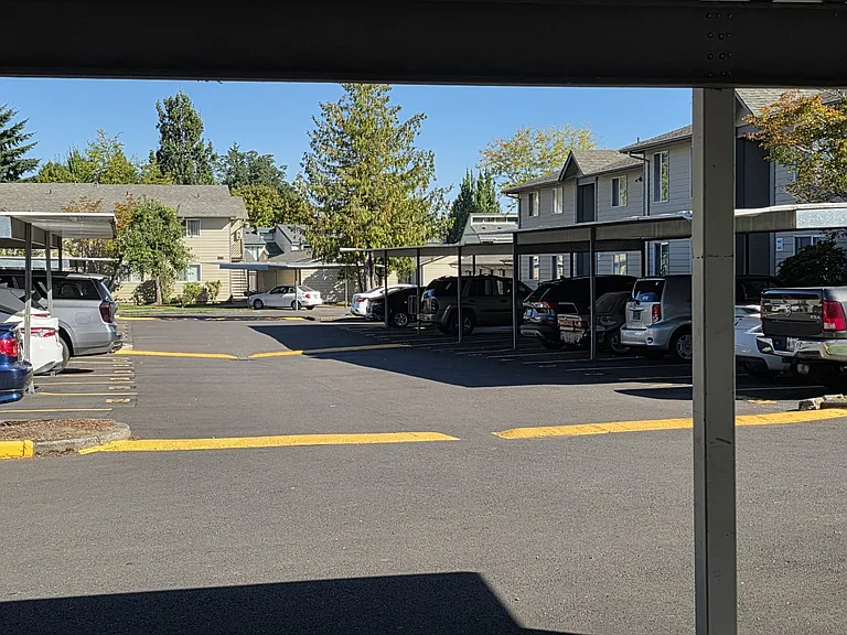 Brittany Crossing Apartments — Photo 7