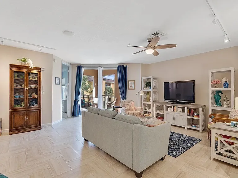 5020 Fairways Cir #J206 — Photo 4