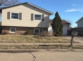 6511 Kelling St, Davenport, IA 52806