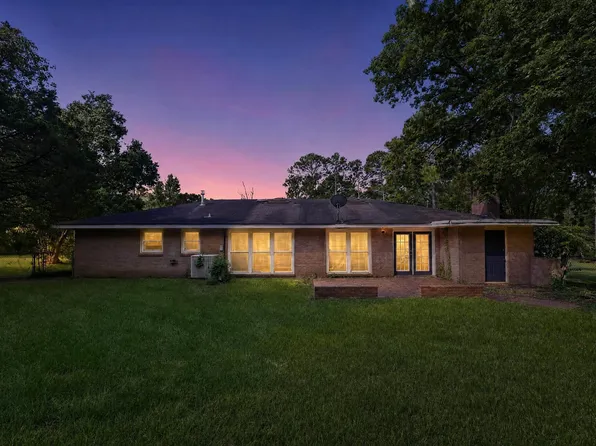 2733 Hermitage Dr, Montgomery, AL 36111