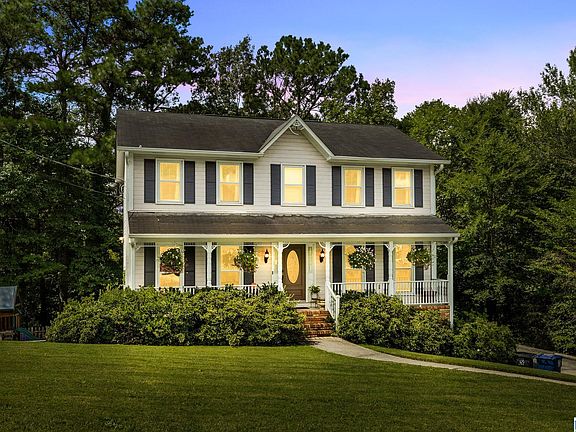 2nd image of 1405 Belmont Ln