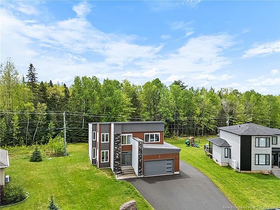 5th image of 16 Parkplace Ln