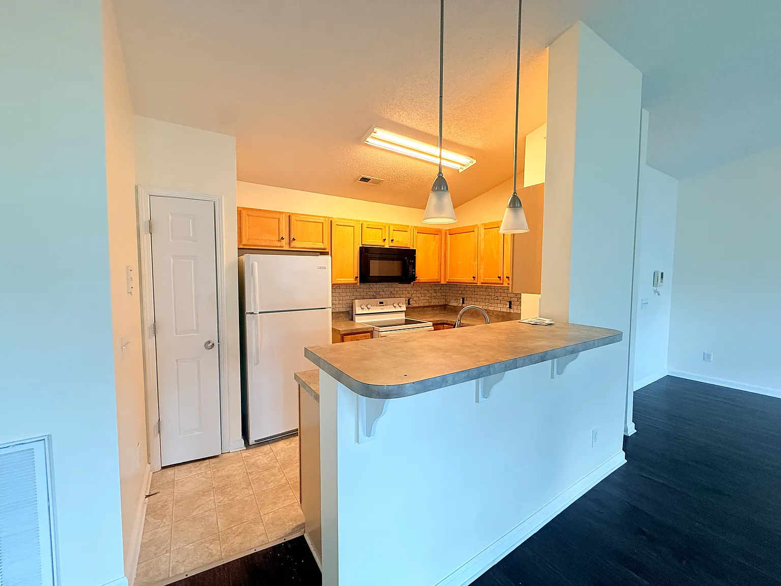 2 bed, 1148 sqft, $1,325 — Photo 4