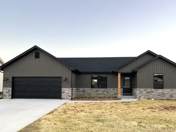 177 Woodcrest Dr, Bethalto, IL 62010