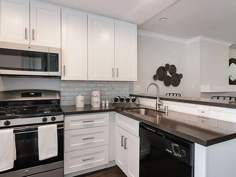 3700 Sepulveda Apartments — Photo 19