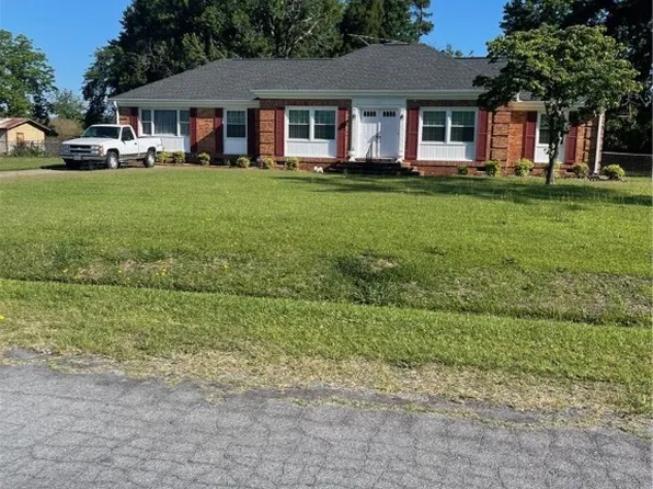 103 Shamrock Dr, Lumberton, NC 28360