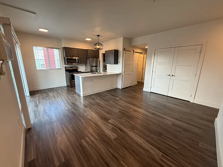 Thirty First Place Apartments — Photo 13