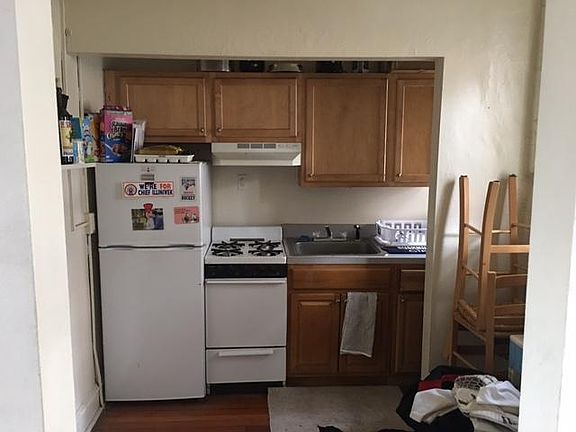 2nd image of 311 S Hicks St APT 2A