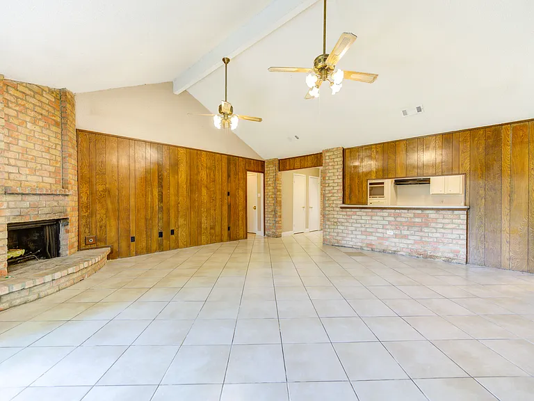 2427 Ridgemont Dr — Photo 17