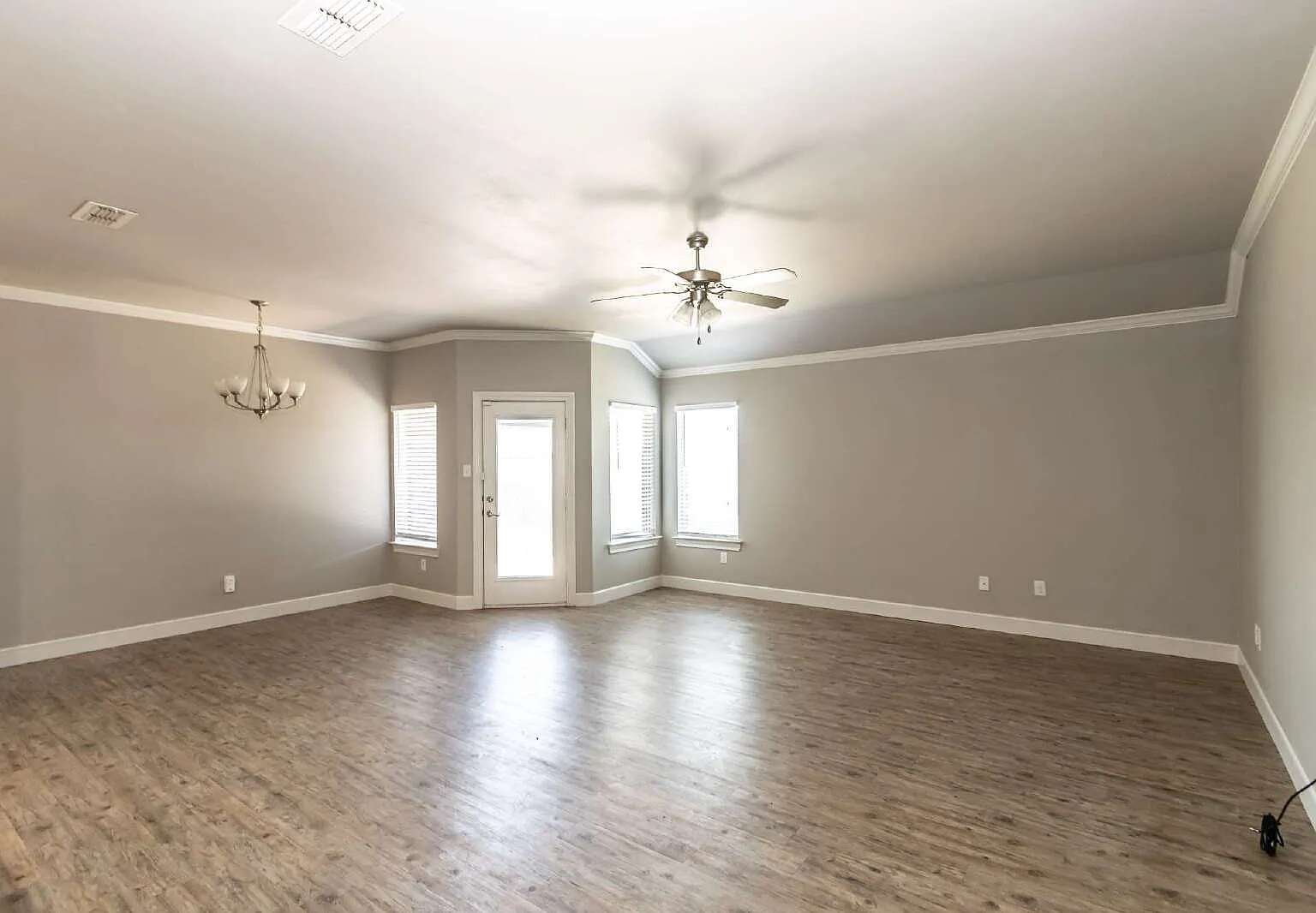 3 bed, 2.0 bath, 1500 sqft, $1,495 — Photo 2