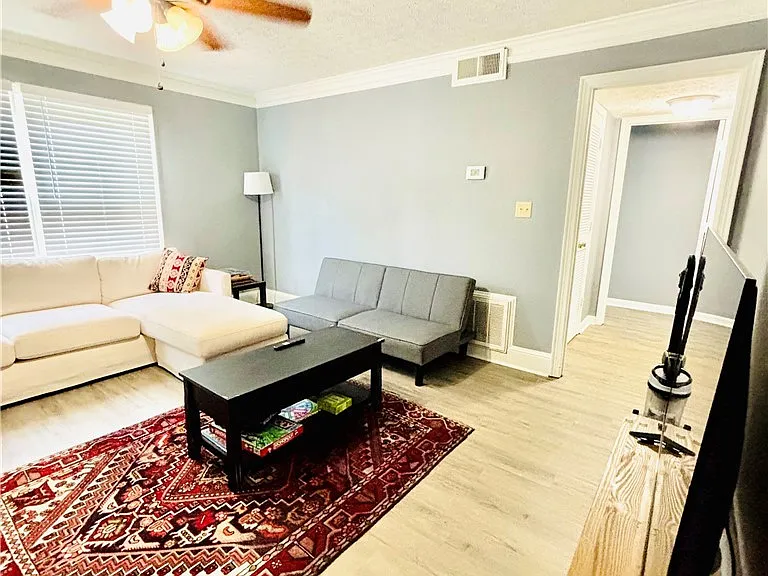 108 Barrington Dr #1 — Photo 2