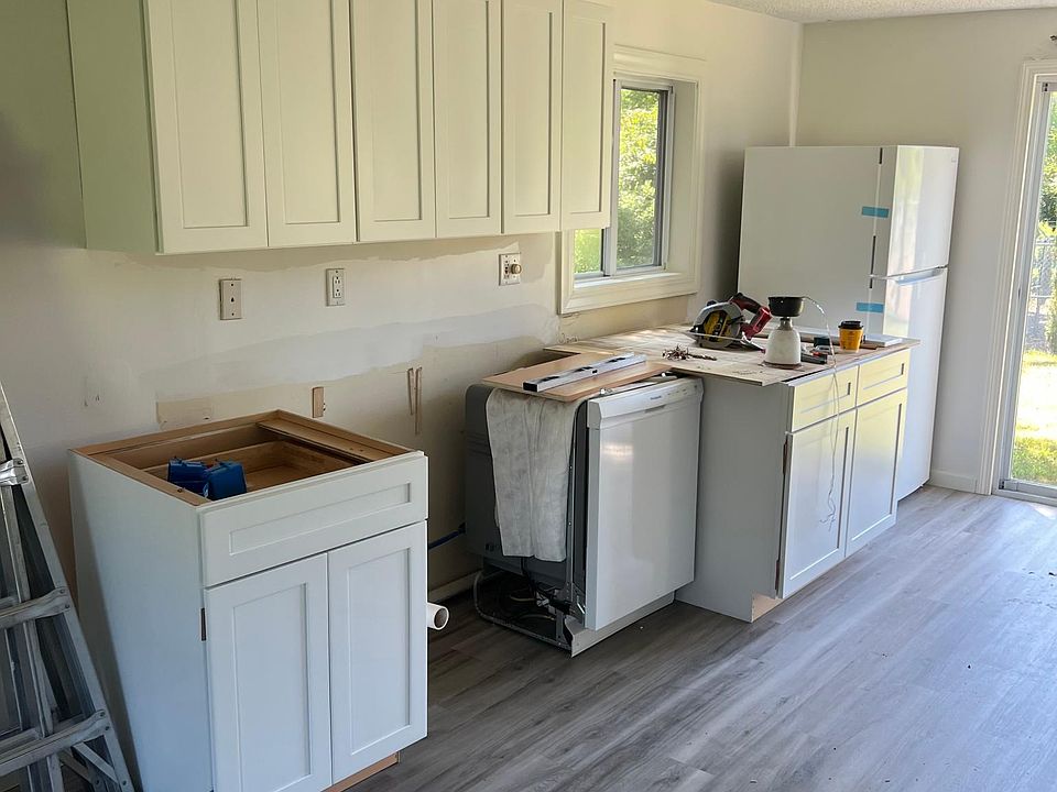 2nd image of 6 Kingston Rd #2