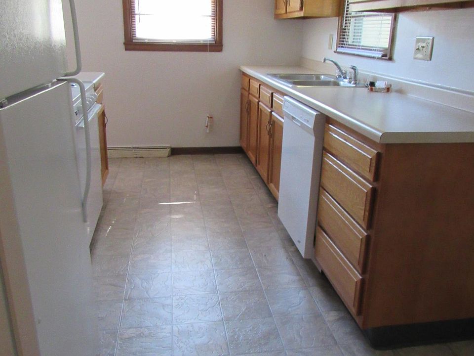 2nd image of 1895 Douglas Ct