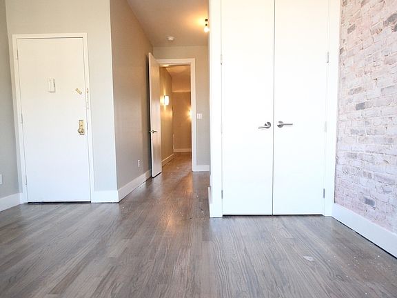 4th image of 368 Chauncey St APT 1R