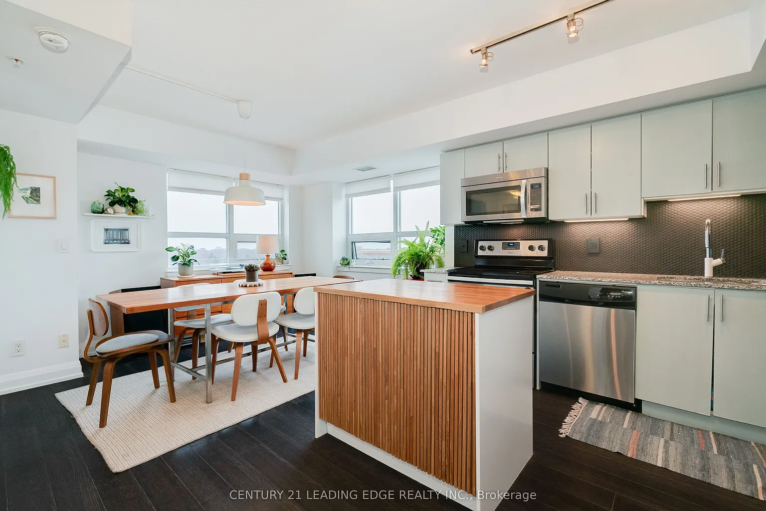 3520 Danforth Ave #611 photo 1