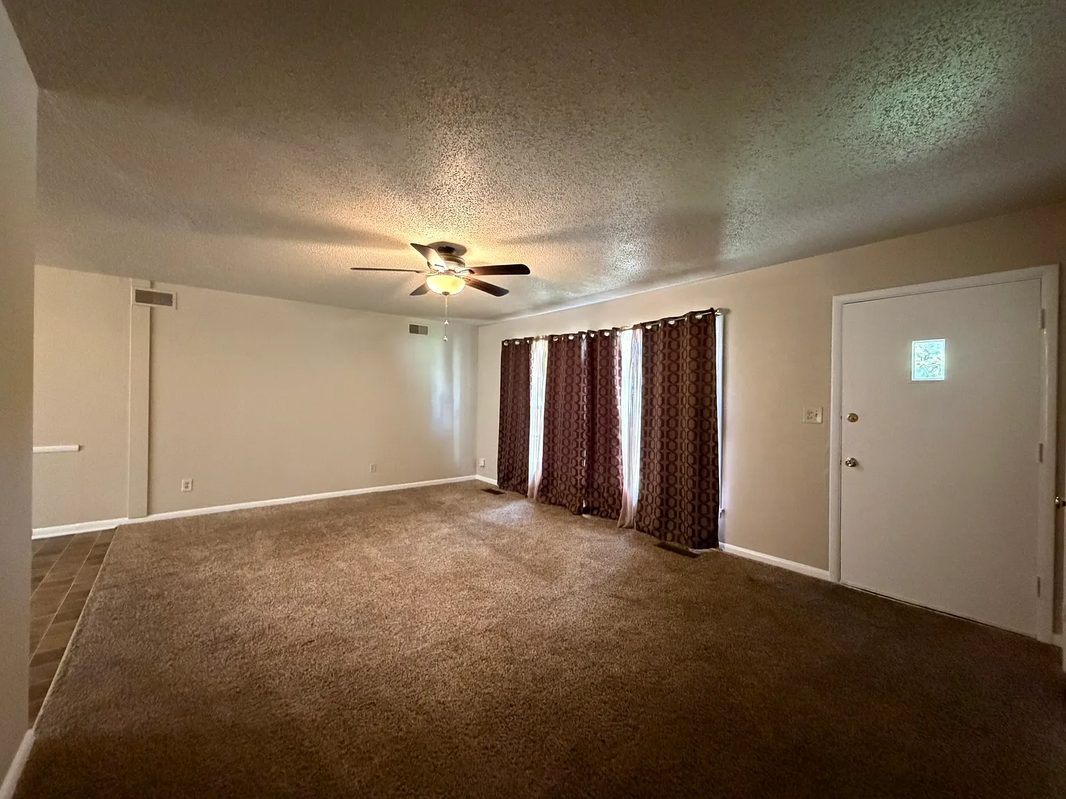 3 bed, 1250 sqft, $1,380 — Photo 3