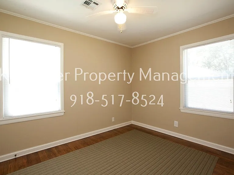 929 E 37th Pl — Photo 7