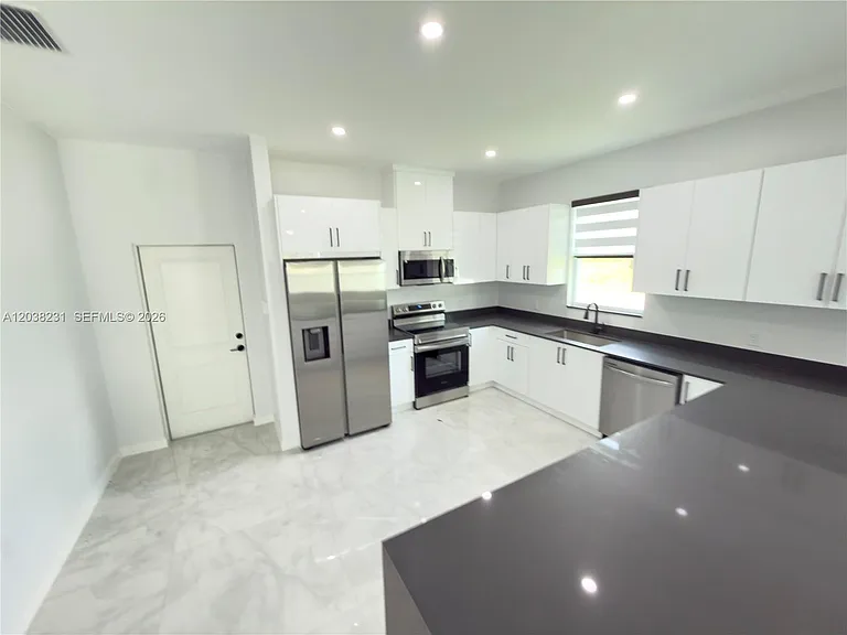 1111 Gunby Ave S — Photo 6