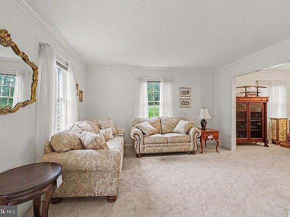 4th image of 28 Paddock Ln