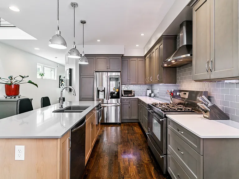 2428 N Clarkson St — Photo 12