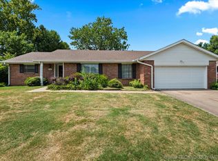 1185 SE Meadow Ln, Bartlesville, OK 74006