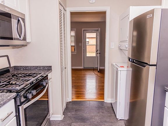 2nd image of 1905 Grayland Ave APT B
