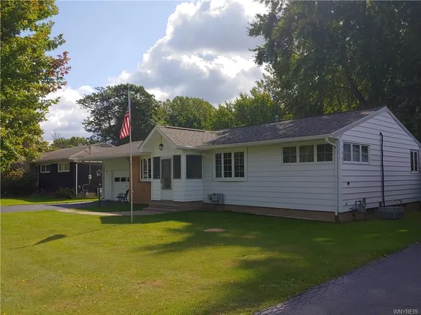 22 Sylvan Pkwy, Akron, NY 14001