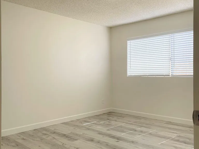 1255 W 7th St — Photo 9
