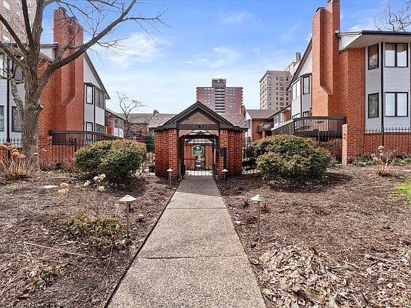 4th image of 4454 Lindell Blvd APT 28