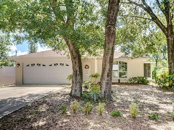 2nd image of 2973 Woodpine Cir