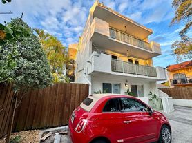1121 SW 7th St, Miami, FL