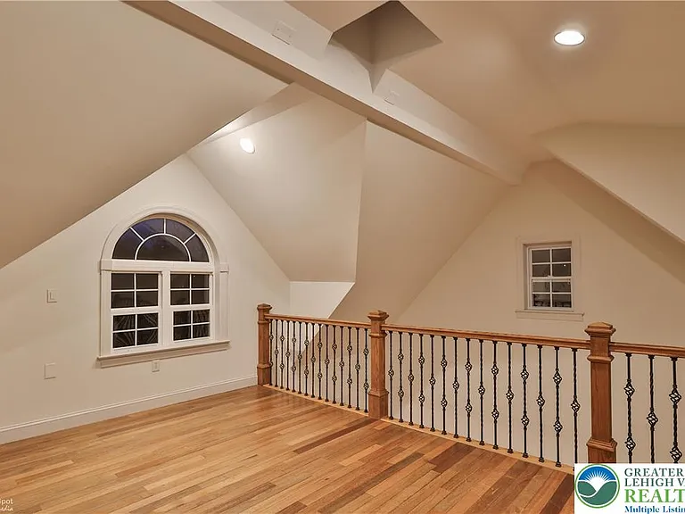 284 Walker Rd — Photo 9